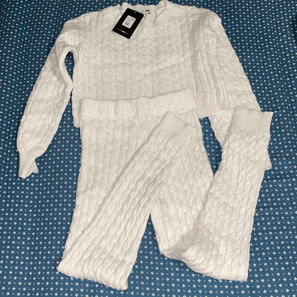 Women’s Crop top and leggings (white)